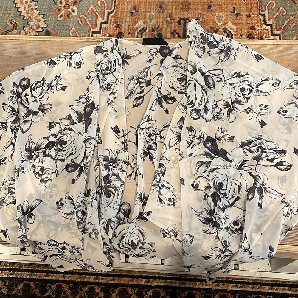Rose kimono/short sleeve shall